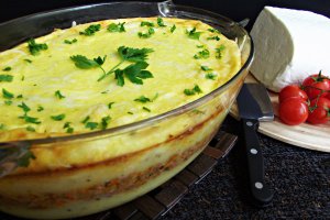 Musaca din piure de cartofi cu carne tocata si leurda