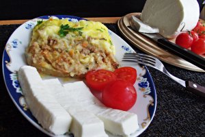 Musaca din piure de cartofi cu carne tocata si leurda