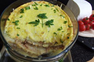 Musaca din piure de cartofi cu carne tocata si leurda