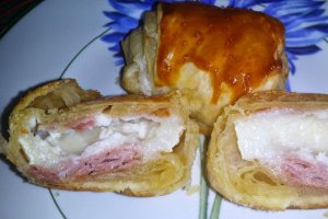 Aperitiv cu bacon si branza de capra