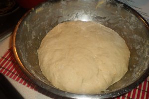 Desert cozonac pufos cu finetti si nuca