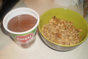 Desert cozonac pufos cu finetti si nuca