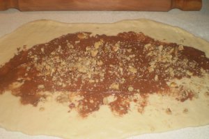 Desert cozonac pufos cu finetti si nuca