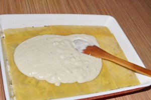Lasagna cu praz, salata verde si cartofi dulci