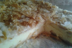 Cremsnit cu aluat de foietaj