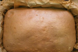 Tort cu crema de vanilie si dulceata de coacaze