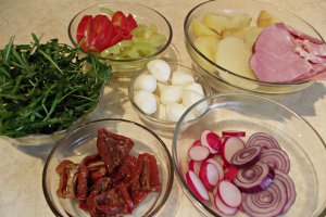 Salata asortata, cu rucola si rosii deshidratate