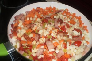 Ciorba de legume cu bacon afumat si tarhon
