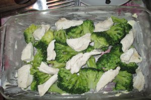 Sufleu de broccoli cu piept de pui