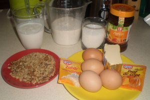 Tort cu mere si dulceata  caise