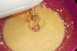 Tort cu mere si dulceata  caise