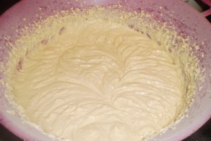 Tort cu mere si dulceata  caise