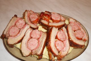 Coaste de porc impanate cu carnati