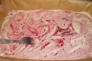 Prajitura cu dulceata de zmeura