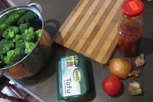 Salata de broccoli cu tofu