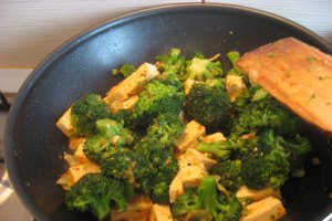Salata de broccoli cu tofu