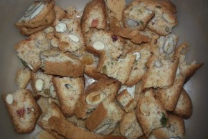 Salam de biscuiţi, reţetă cu ciocolata si cocos