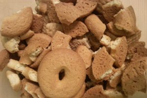 Salam de biscuiţi, reţetă cu ciocolata si cocos