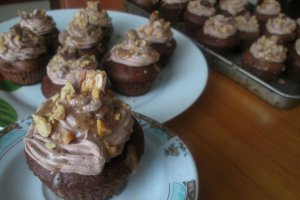 Briose cu snickers ( Snickers cupcakes)