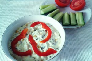 Salată cu ciuperci și porumb