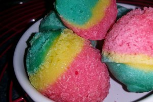 Prajitura tricolora in oua de Paste