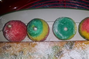 Prajitura tricolora in oua de Paste