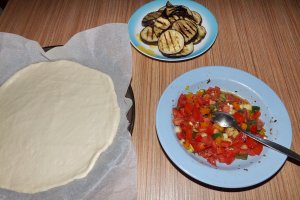 Pizza cu vinete la gril