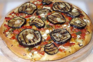 Pizza cu vinete la gril