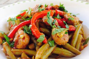 Fasole pastai cu carnati de curcan