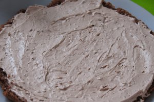 Tort cu nuci si crema ganache
