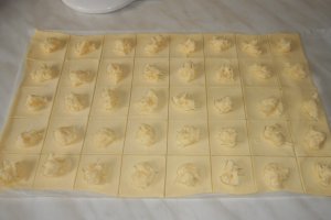 Mini pateuri cu cascaval si branza de oaie