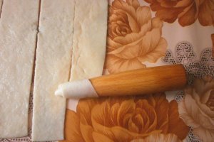 Reteta de rulouri delicioase umplute cu crema de vanilie
