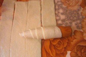 Reteta de rulouri delicioase umplute cu crema de vanilie