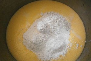 Reteta de rulouri delicioase umplute cu crema de vanilie