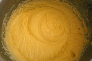 Reteta de rulouri delicioase umplute cu crema de vanilie