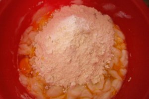 Nuci umplute cu crema de zahar caramelizat