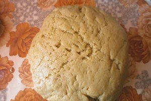 Nuci umplute cu crema de zahar caramelizat