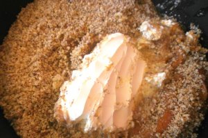 Nuci umplute cu crema de zahar caramelizat