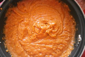 Nuci umplute cu crema de zahar caramelizat