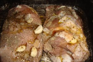 Pulpa de porc impanata cu sunca si usturoi la cuptor