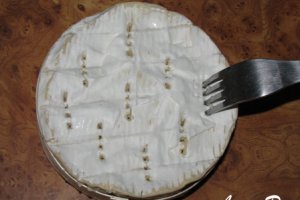 Camembert aromat la cuptor