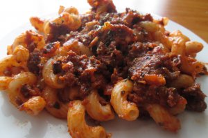 Paste cu sos si carne de vita