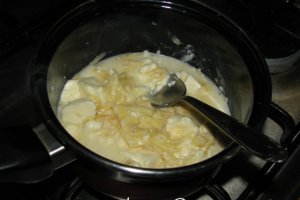 Fondue din branza cu grisine crocante