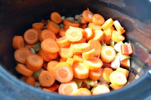 Mancare de sfecla cu legume la slow cooker Crock-Pot