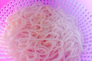 Spaghete cu pancetta si mazare