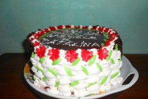 Tort cu jeleu de capsuni si crema de ciocolata