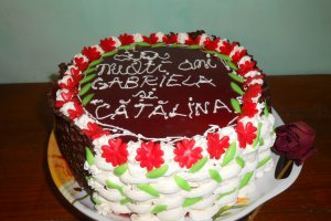 Tort cu jeleu de capsuni si crema de ciocolata