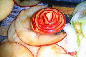Tarta cu mere buchet de trandafiri