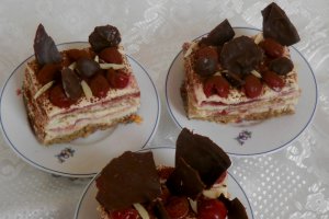 Prajitura cu branza si visine