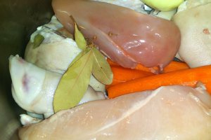 Racitura combinata de pui si de porc